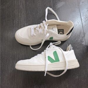 Veja v10 campo leather sneakers